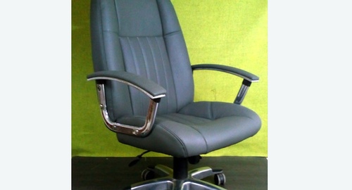 Перетяжка офисного кресла кожей. Багратионовск